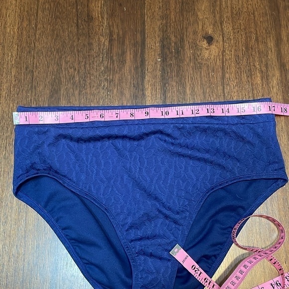 Freshwater textured swimsuit bottoms - Picture 6 of 7